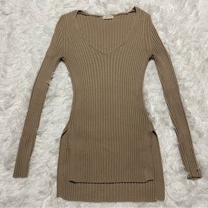 Women’s Size Medium (M) AMBIANCE SWEATER Camel V Neck Top